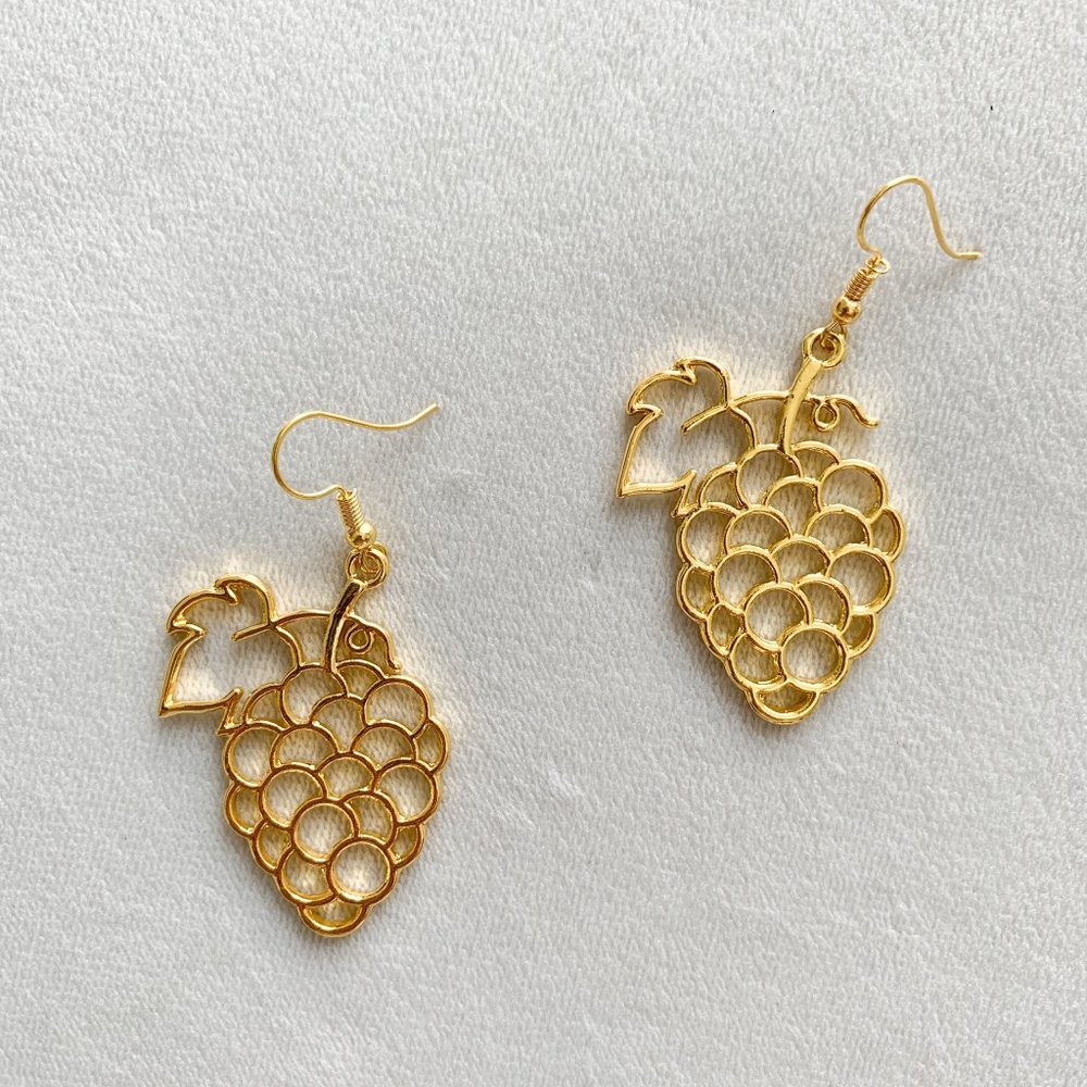 Grape Summer Fruit Dangle Earrings - Picture 1 of 2